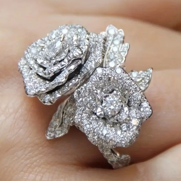 🎉New- Elegant, Cocktail Ring🎉 Size 7 - Picture 2 of 3